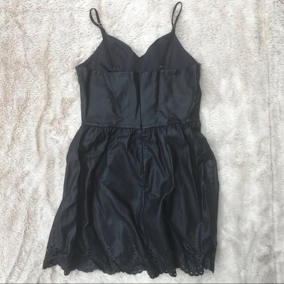 Forever 21 Women’s Faux Leather Dress Size Large - Picture 6 of 8